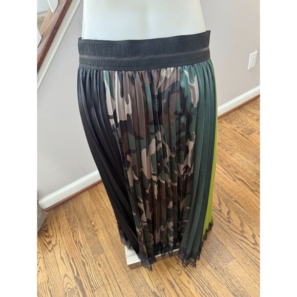 Le Superbe Urban Camo Pleat Midi Skirt Black Mixed Print Size Large - Picture 7 of 8